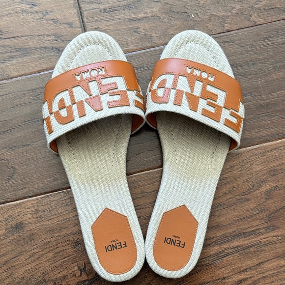Fendi Logo Vitello Slides - Picture 1 of 11